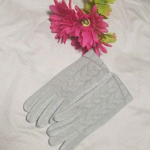 Warm knit pattern gloves - electronics compatible